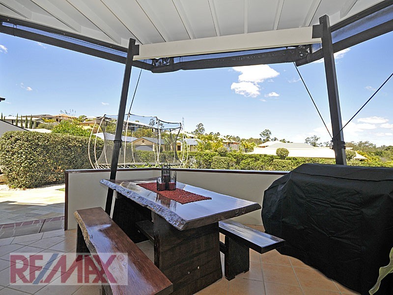 2 Amorosa Ct, Eatons Hill QLD 4037