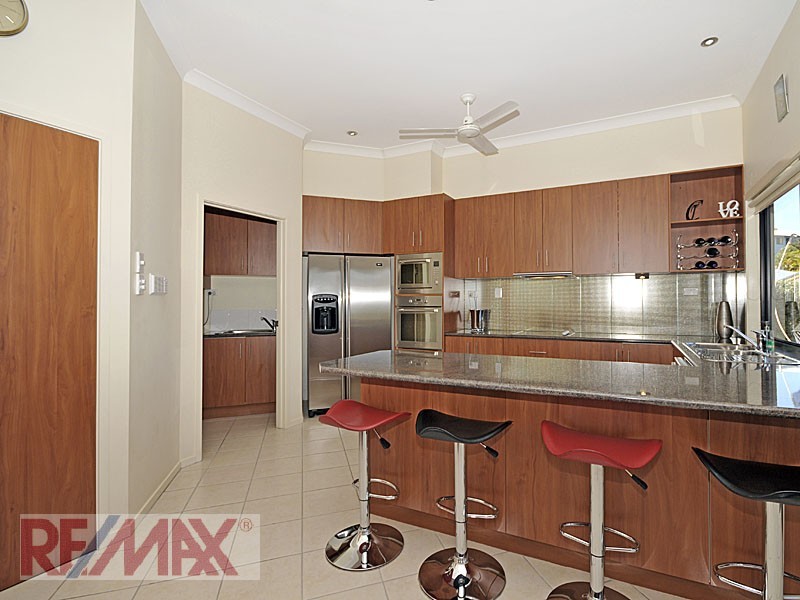 2 Amorosa Ct, Eatons Hill QLD 4037