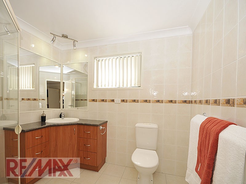 2 Amorosa Ct, Eatons Hill QLD 4037