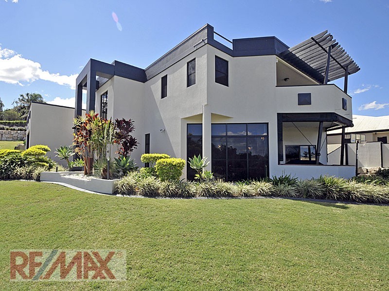 2 Amorosa Ct, Eatons Hill QLD 4037