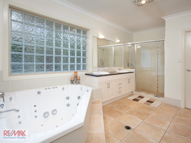 7 VOLVO PL, Joyner QLD 4500