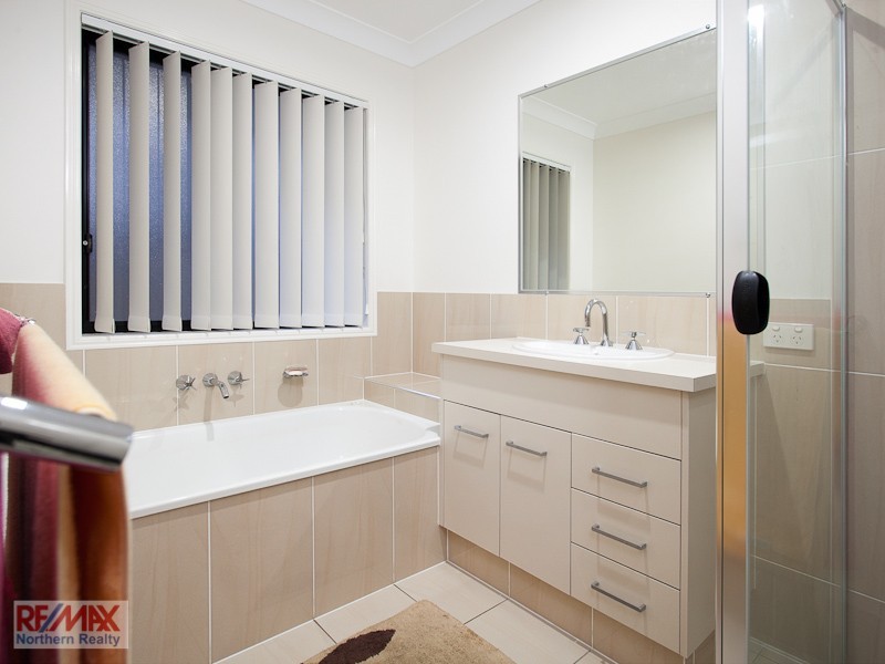 4 Avoca Place, Warner QLD 4500