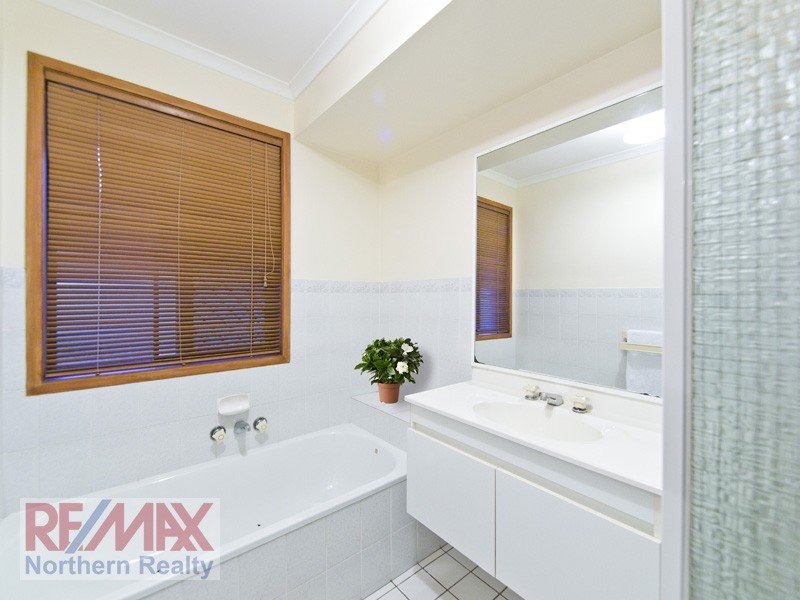 8 Ophelia Crescent, Eatons Hill QLD 4037