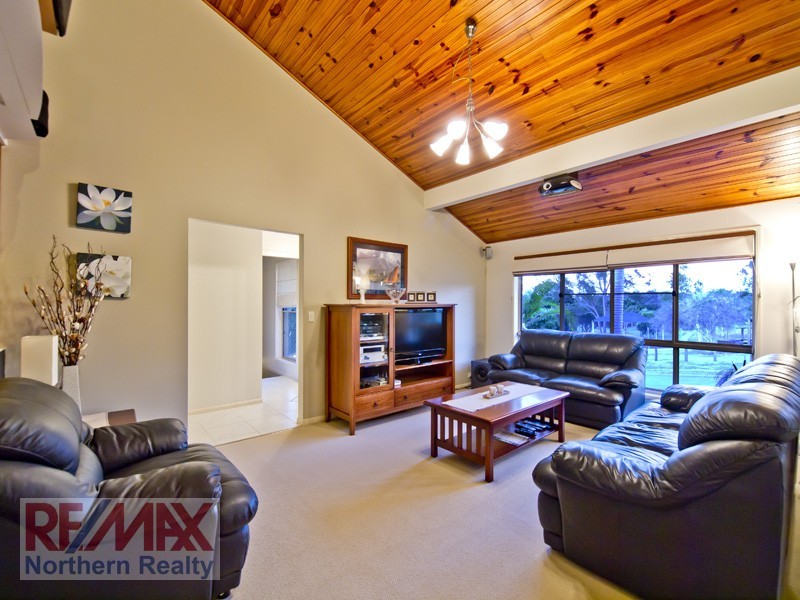 1 Elwood Court, Eatons Hill QLD 4037