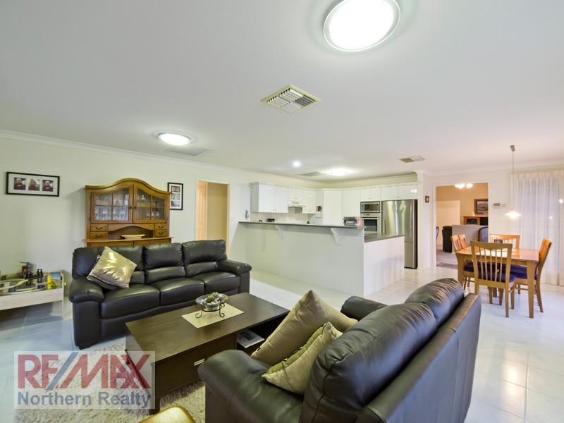 1 Elwood Court, Eatons Hill QLD 4037