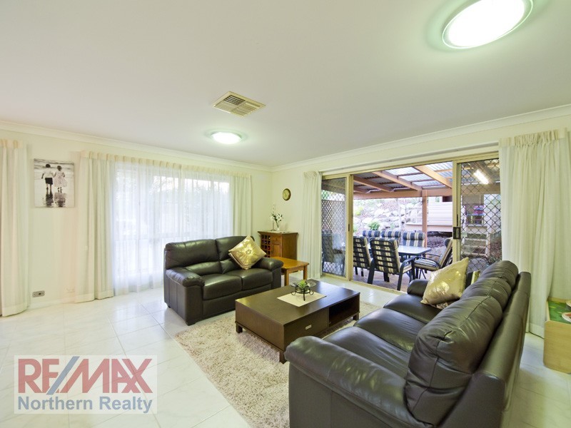 1 Elwood Court, Eatons Hill QLD 4037