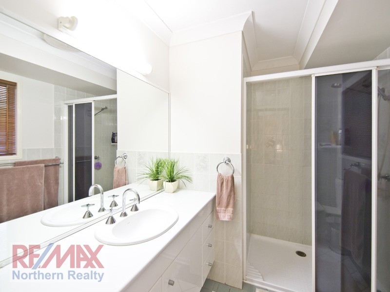 1 Elwood Court, Eatons Hill QLD 4037