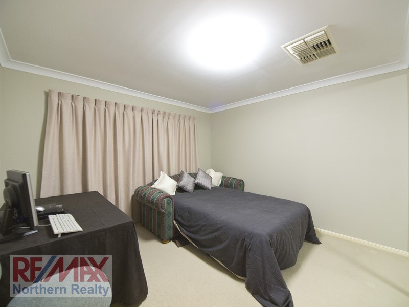 1 Elwood Court, Eatons Hill QLD 4037