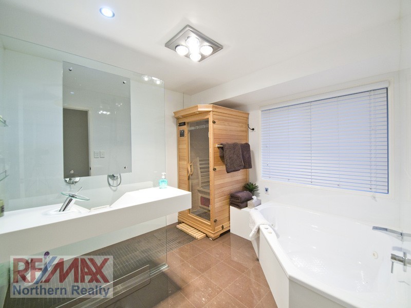 1 Elwood Court, Eatons Hill QLD 4037