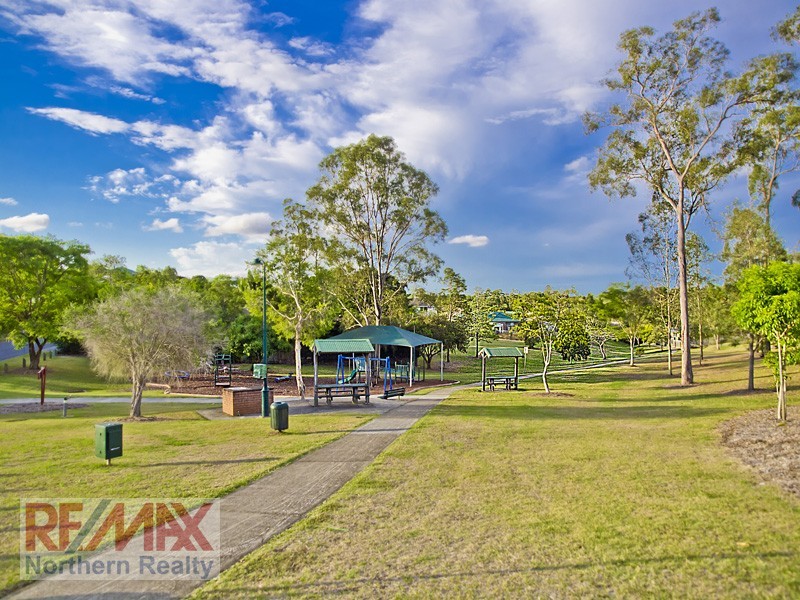 1 Elwood Court, Eatons Hill QLD 4037