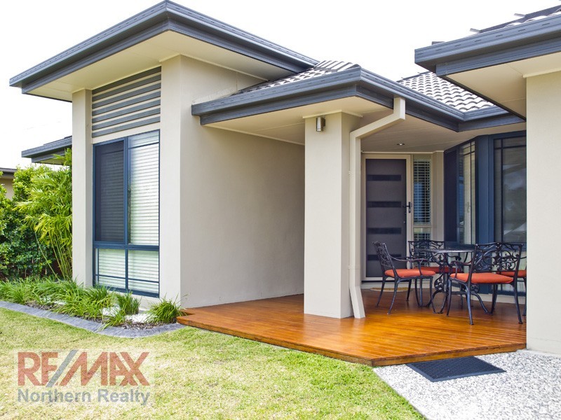 12 Crossing Drive, Eatons Hill QLD 4037