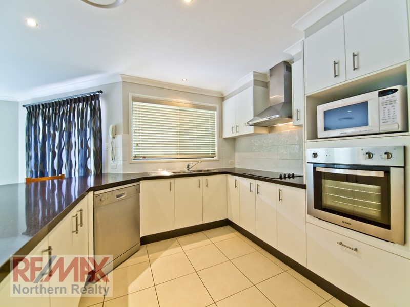 12 Crossing Drive, Eatons Hill QLD 4037
