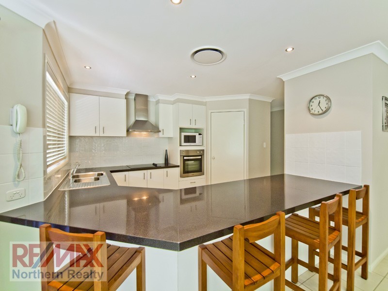 12 Crossing Drive, Eatons Hill QLD 4037