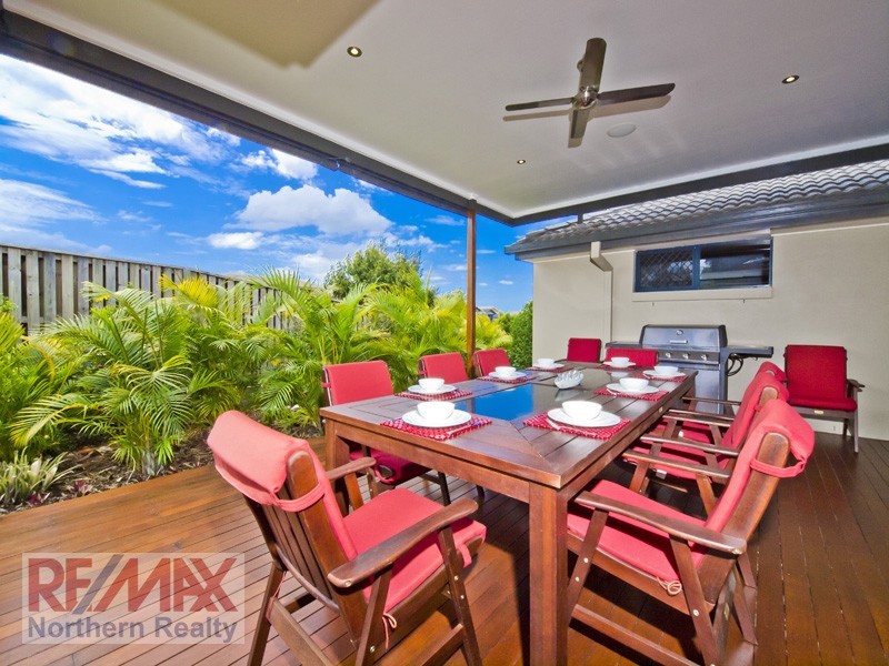 12 Crossing Drive, Eatons Hill QLD 4037