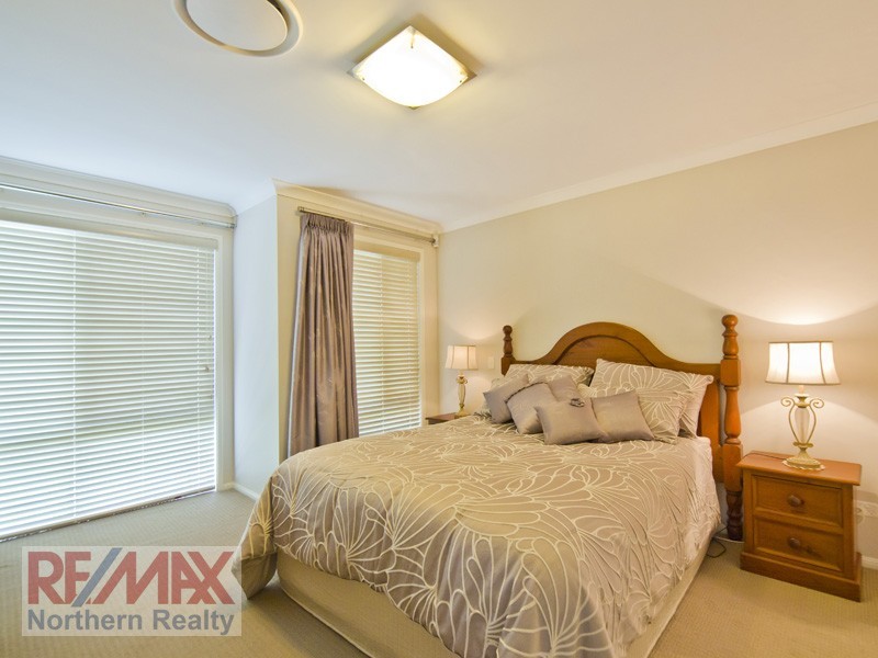 12 Crossing Drive, Eatons Hill QLD 4037