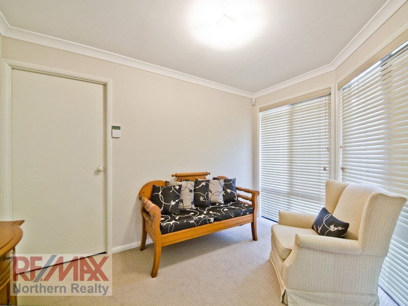 12 Crossing Drive, Eatons Hill QLD 4037
