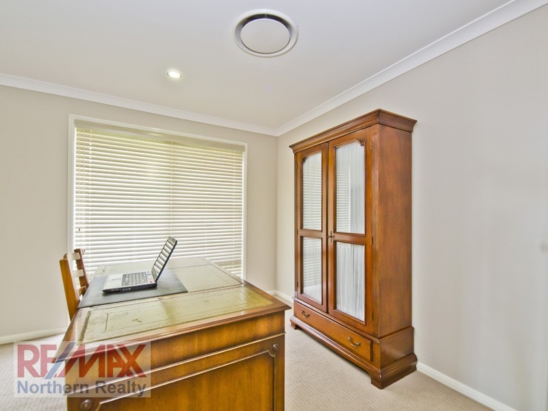 12 Crossing Drive, Eatons Hill QLD 4037