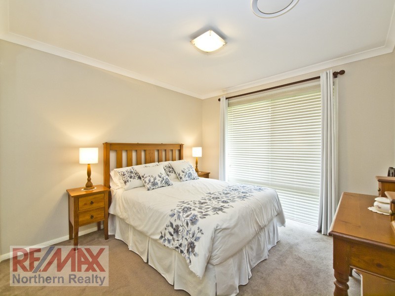12 Crossing Drive, Eatons Hill QLD 4037