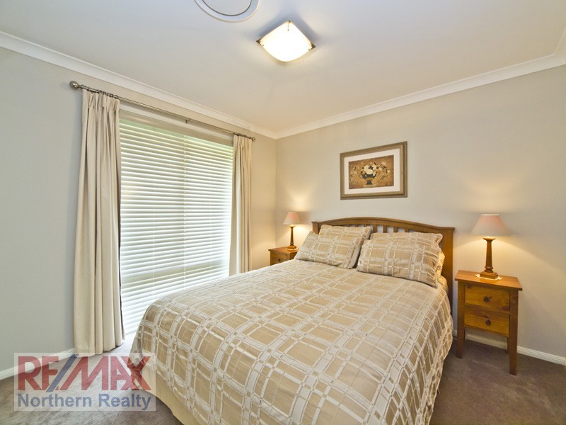 12 Crossing Drive, Eatons Hill QLD 4037