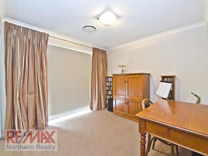 12 Crossing Drive, Eatons Hill QLD 4037