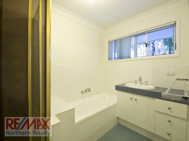 8 Spotted Gum Lane, Cashmere QLD 4500