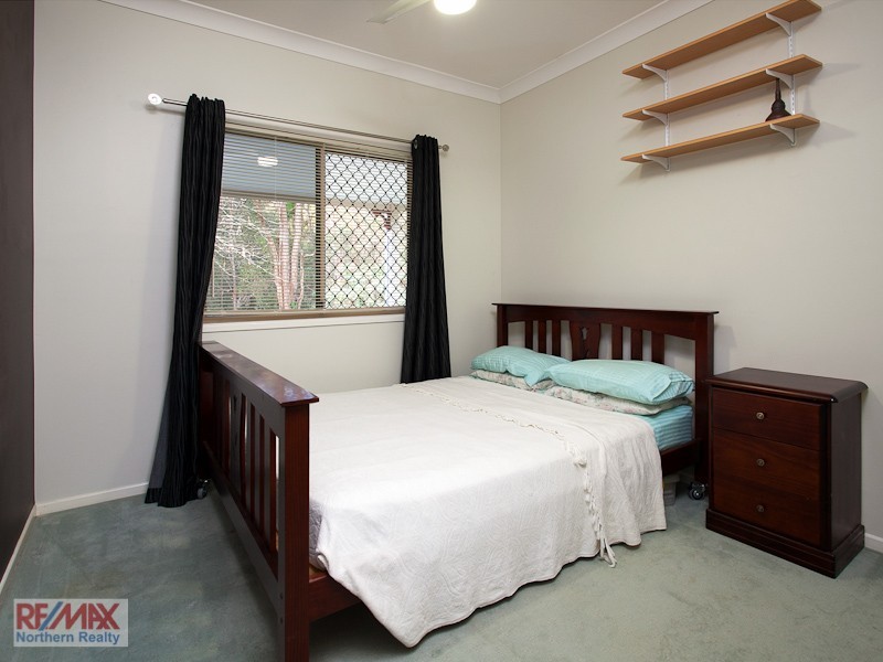 8 Edenderry Court, Eatons Hill QLD 4037