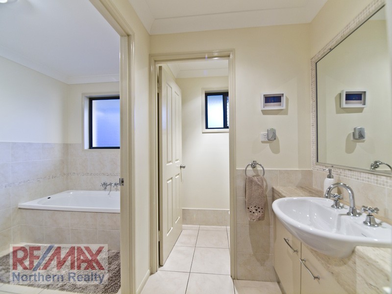 20 Toressian Pl, Cashmere QLD 4500