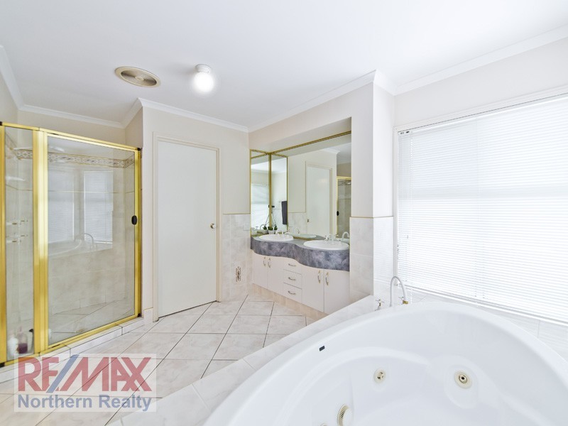 6 Harrow Close, Bridgeman Downs QLD 4035