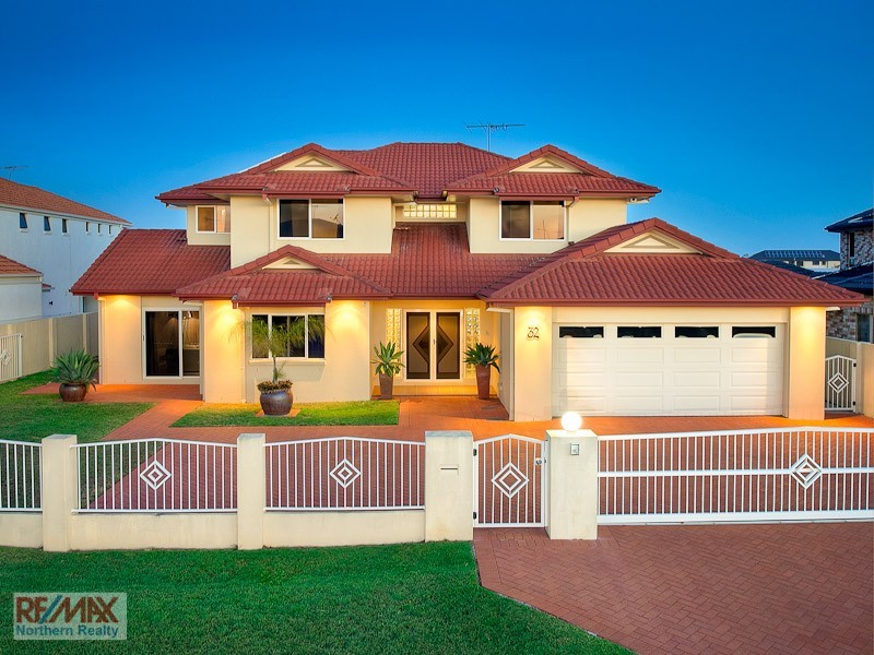 32 AURORA PL, Newport QLD 4020