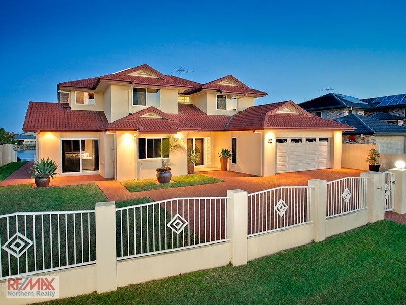 32 AURORA PL, Newport QLD 4020