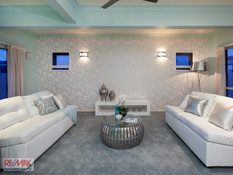 32 AURORA PL, Newport QLD 4020