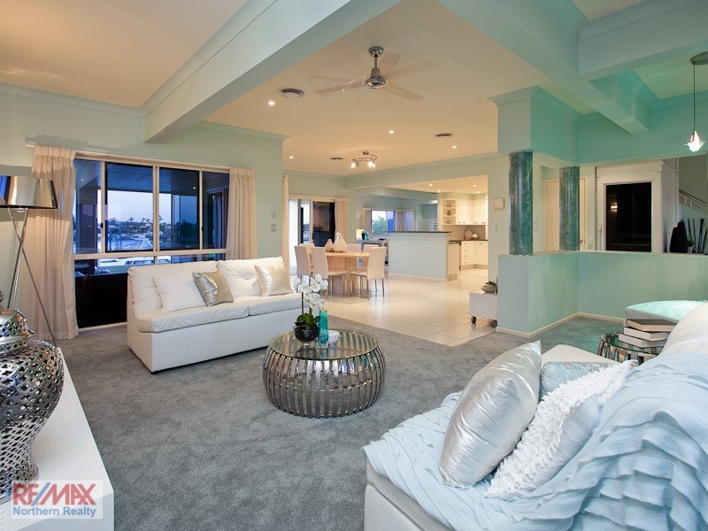 32 AURORA PL, Newport QLD 4020