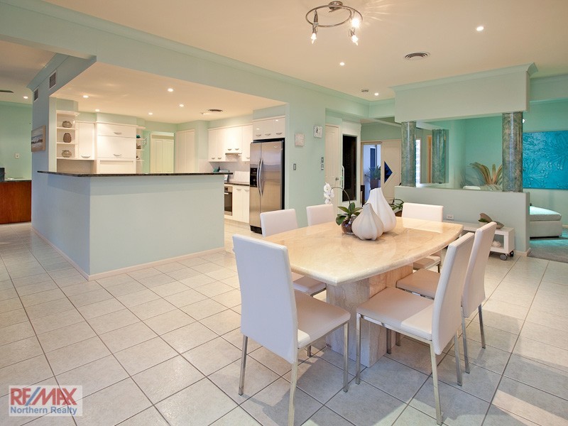 32 AURORA PL, Newport QLD 4020