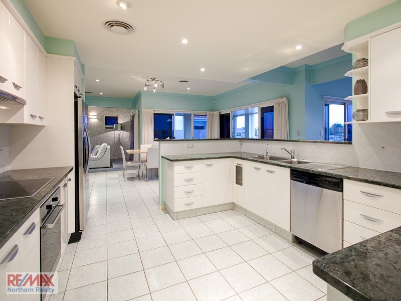 32 AURORA PL, Newport QLD 4020