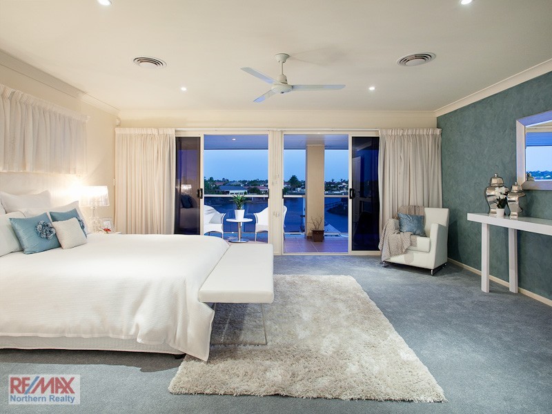 32 AURORA PL, Newport QLD 4020