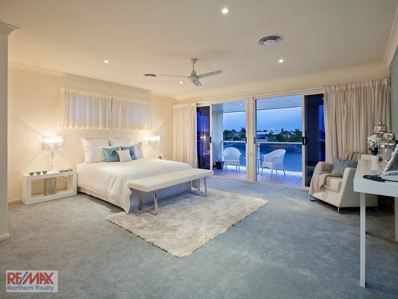 32 AURORA PL, Newport QLD 4020