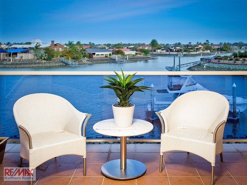 32 AURORA PL, Newport QLD 4020