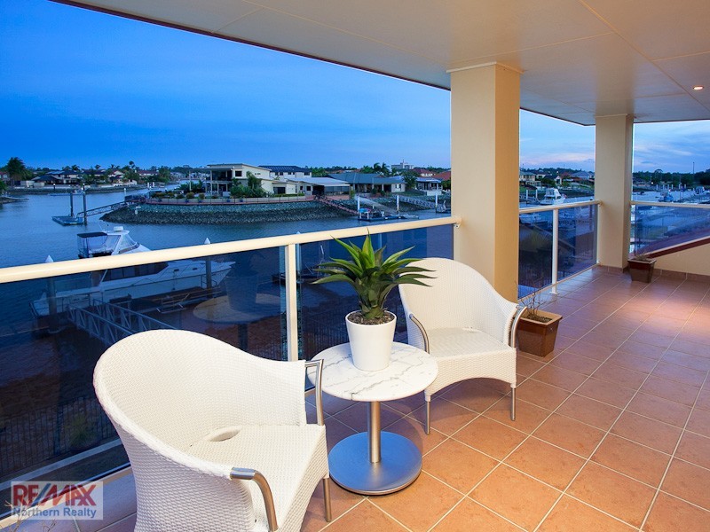 32 AURORA PL, Newport QLD 4020