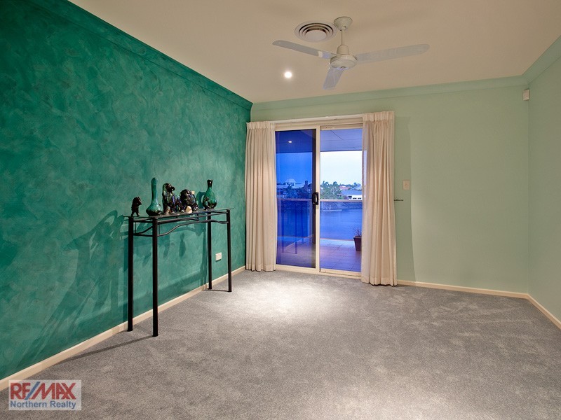 32 AURORA PL, Newport QLD 4020