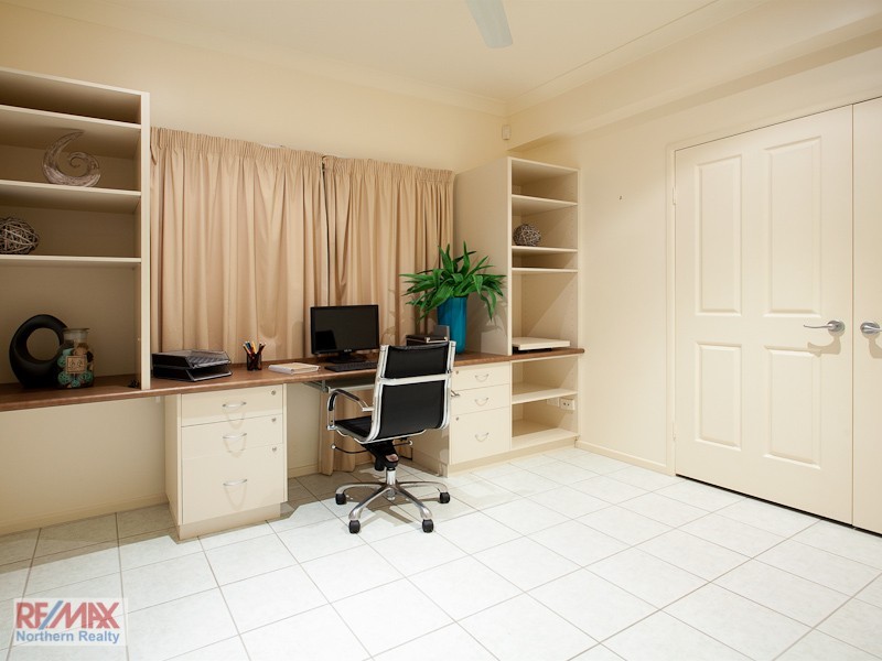 32 AURORA PL, Newport QLD 4020