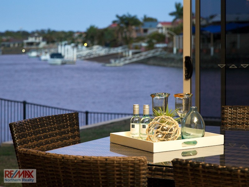 32 AURORA PL, Newport QLD 4020