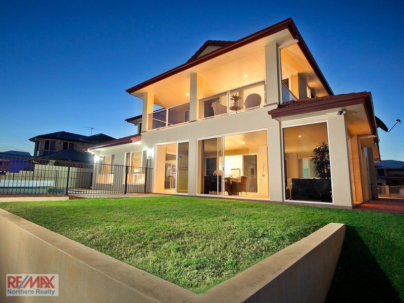 32 AURORA PL, Newport QLD 4020