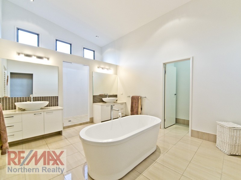 9 Maxwell Place, Cashmere QLD 4500