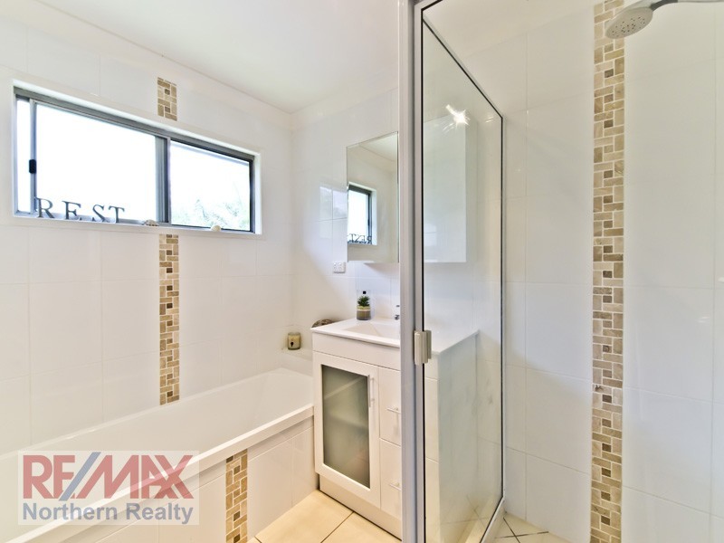 60 Folkstone Ave, Albany Creek QLD 4035