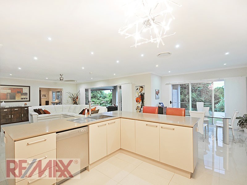 15 Buttonwood Cl, Albany Creek QLD 4035