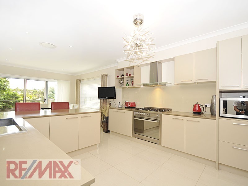 15 Buttonwood Cl, Albany Creek QLD 4035