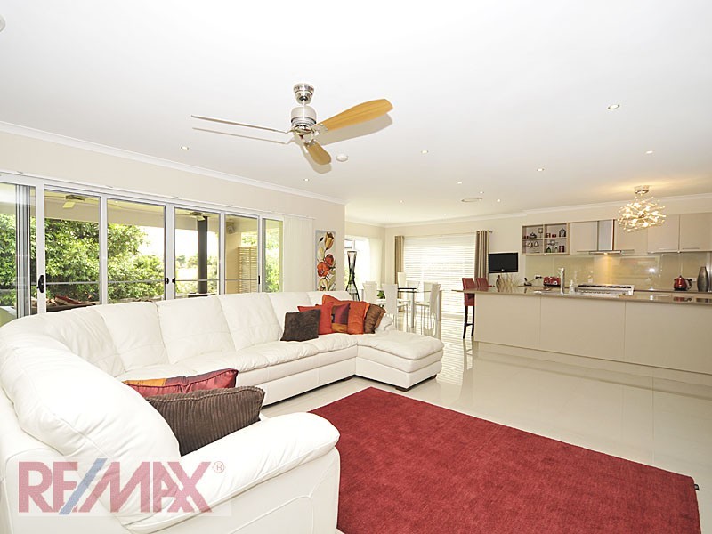 15 Buttonwood Cl, Albany Creek QLD 4035