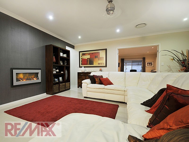 15 Buttonwood Cl, Albany Creek QLD 4035