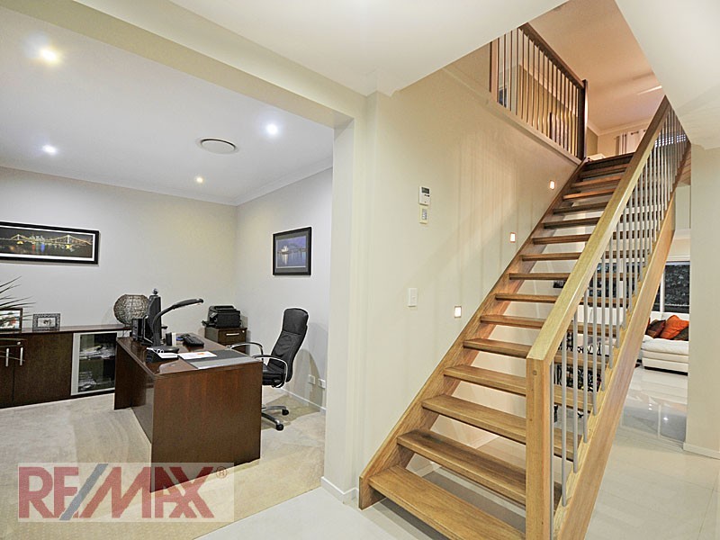 15 Buttonwood Cl, Albany Creek QLD 4035