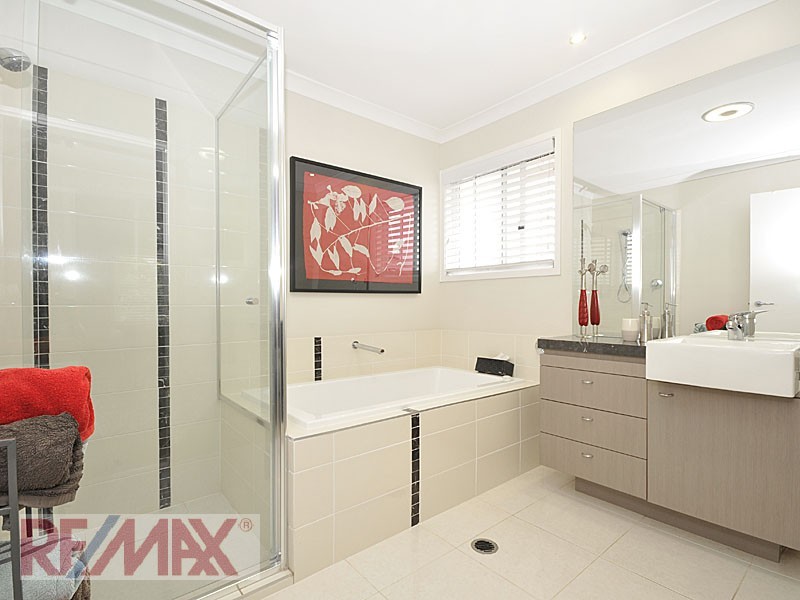 15 Buttonwood Cl, Albany Creek QLD 4035